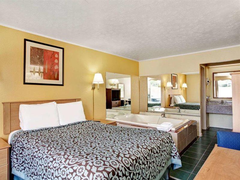 Days Inn By Wyndham Knoxville West Exteriör bild