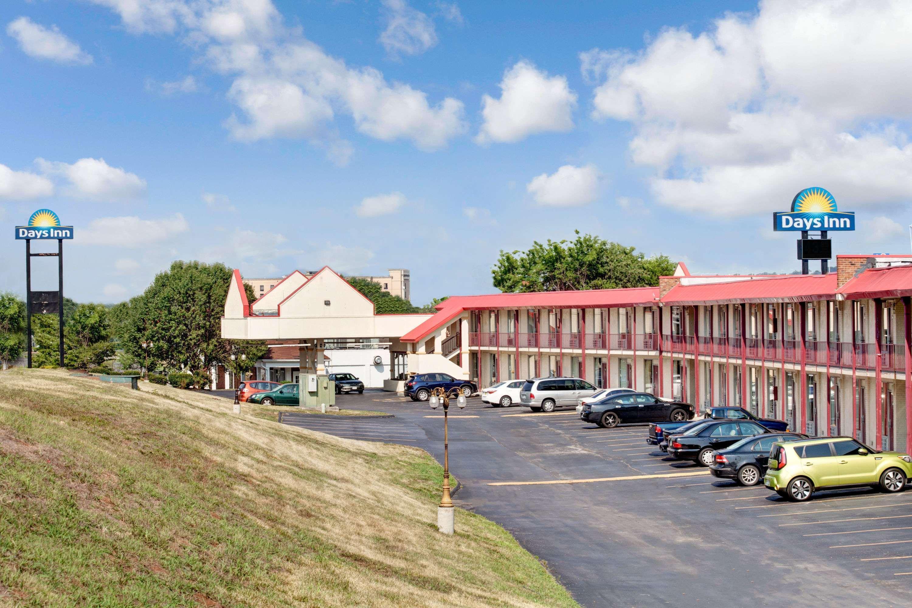 Days Inn By Wyndham Knoxville West Exteriör bild