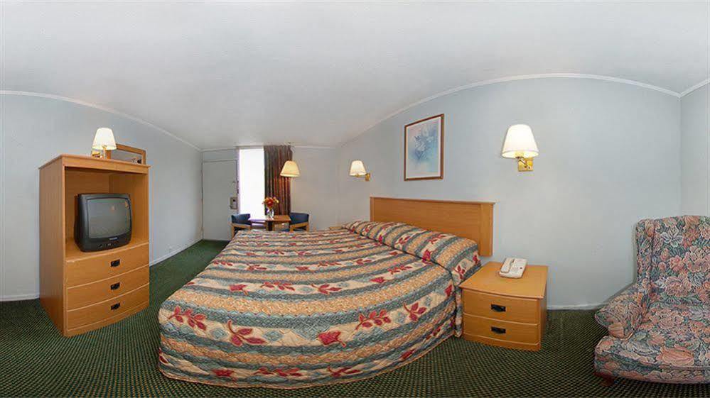 Days Inn By Wyndham Knoxville West Exteriör bild